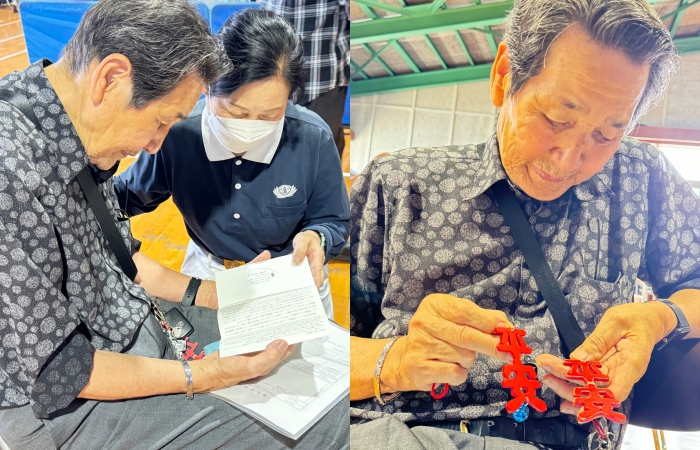 池上清阿公很珍惜慈濟志工送的平安吊飾,天天帶著它,所以磨損了,來領見舞金時,他靦覥地向志工說:「請再給我一個平安!」