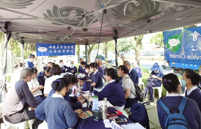 慈濟除了在精舍成立災害應變中心,各區也成立服務中心,及時服務鄉親。(圖:慈濟基金會提供)